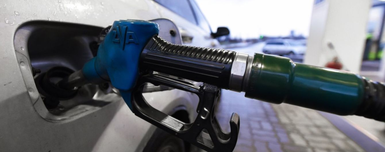 Скільки коштує заправити авто на АЗС. Середні ціни на 11 січня