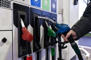 Скільки коштує заправити авто на АЗС уранці 9 грудня