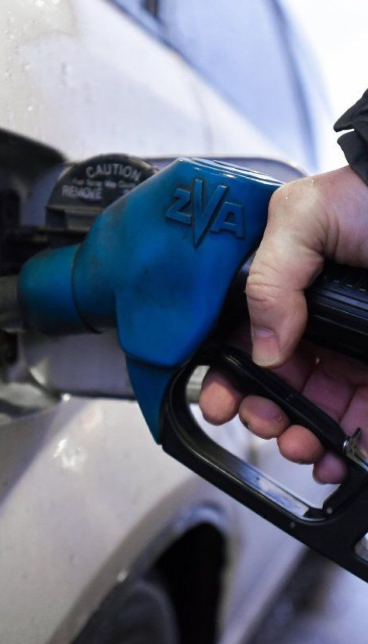 Скільки коштує заправити авто на АЗС уранці 15 грудня