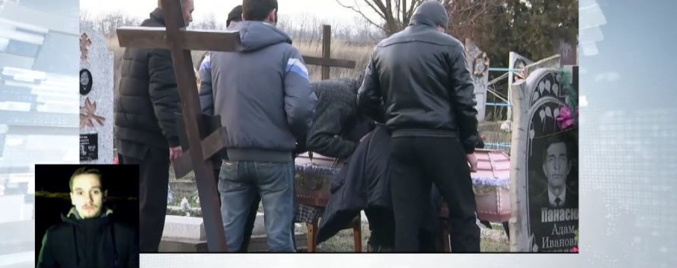 На Дніпропетровщині поховали дворічну дівчинку, яку застрелив 10-річний братик