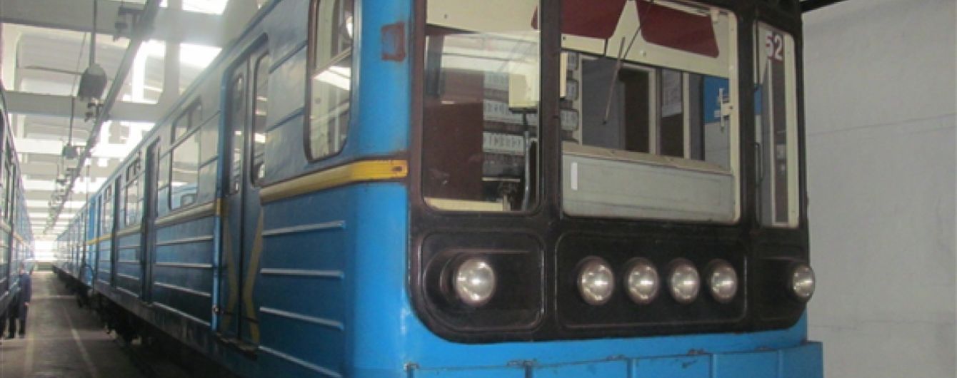 У метро Києва показали новий дизайн оповіщень пасажирів у вагонах