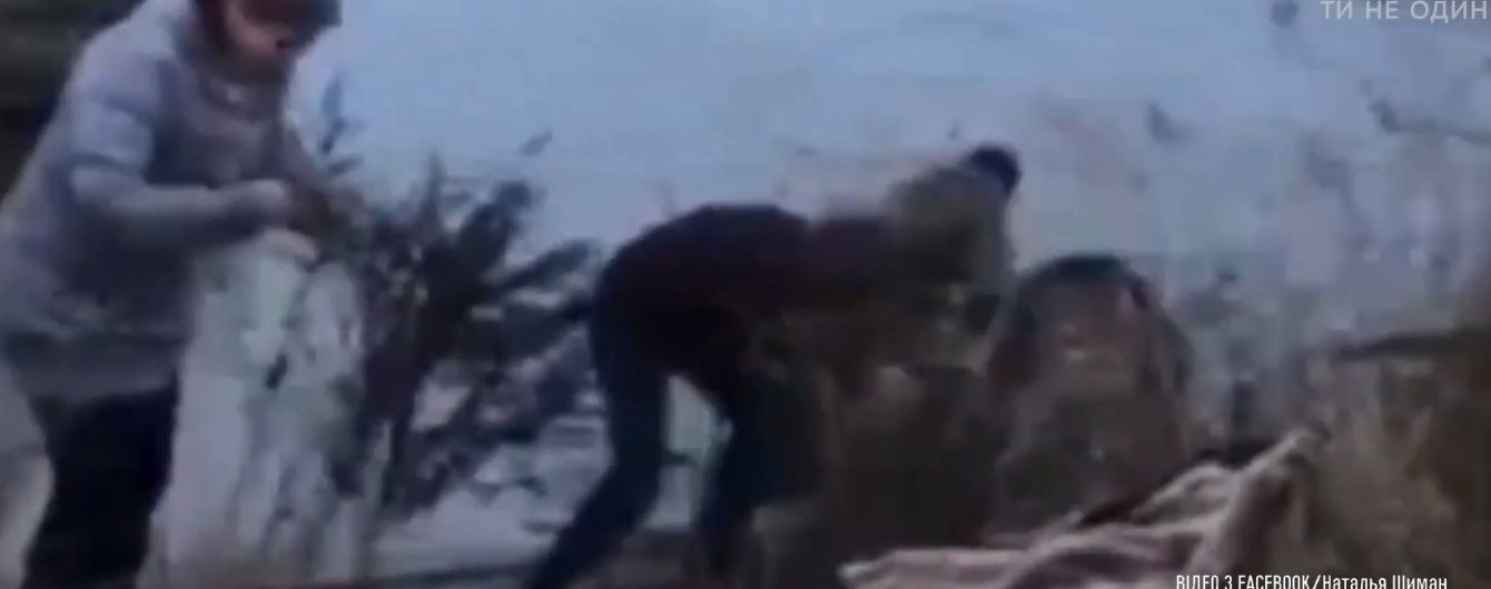 На Донеччині копи випадково врятували рибалку, якому стало зле на воді