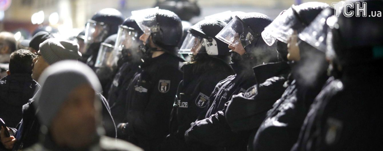 У Німеччині поліція припинила рок-концерт через нацистське вітання