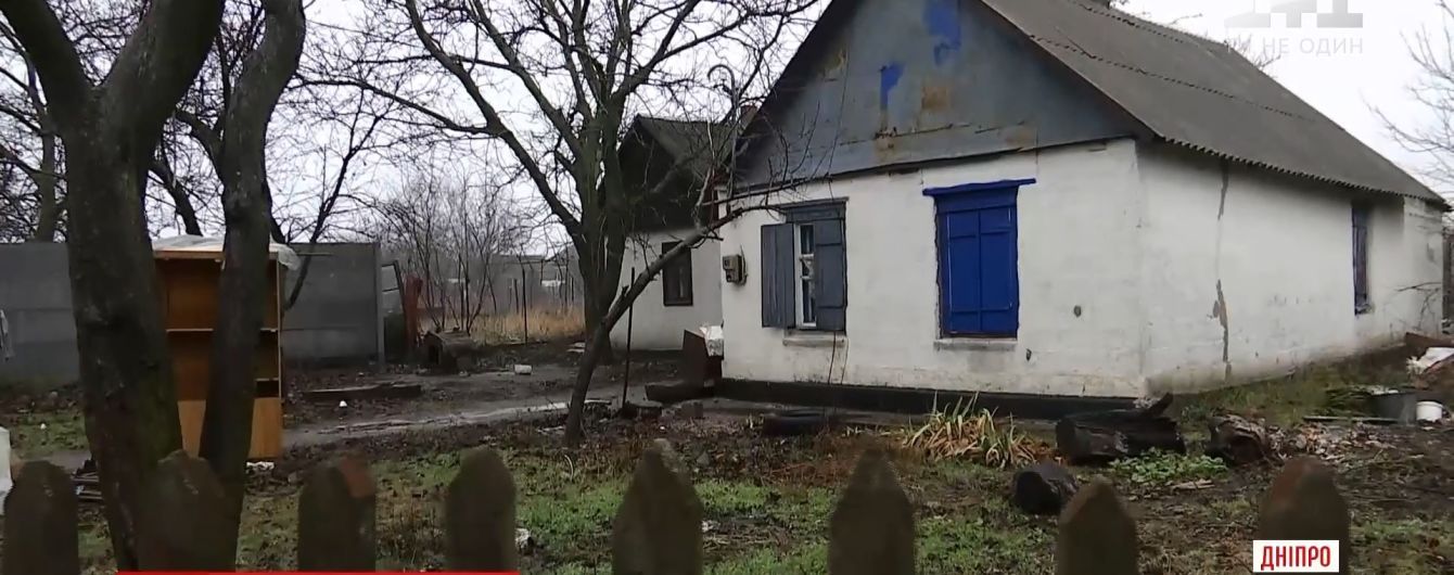 Ошеломленные антисанитарией копы забрали из дома в Днепре пятерых детей