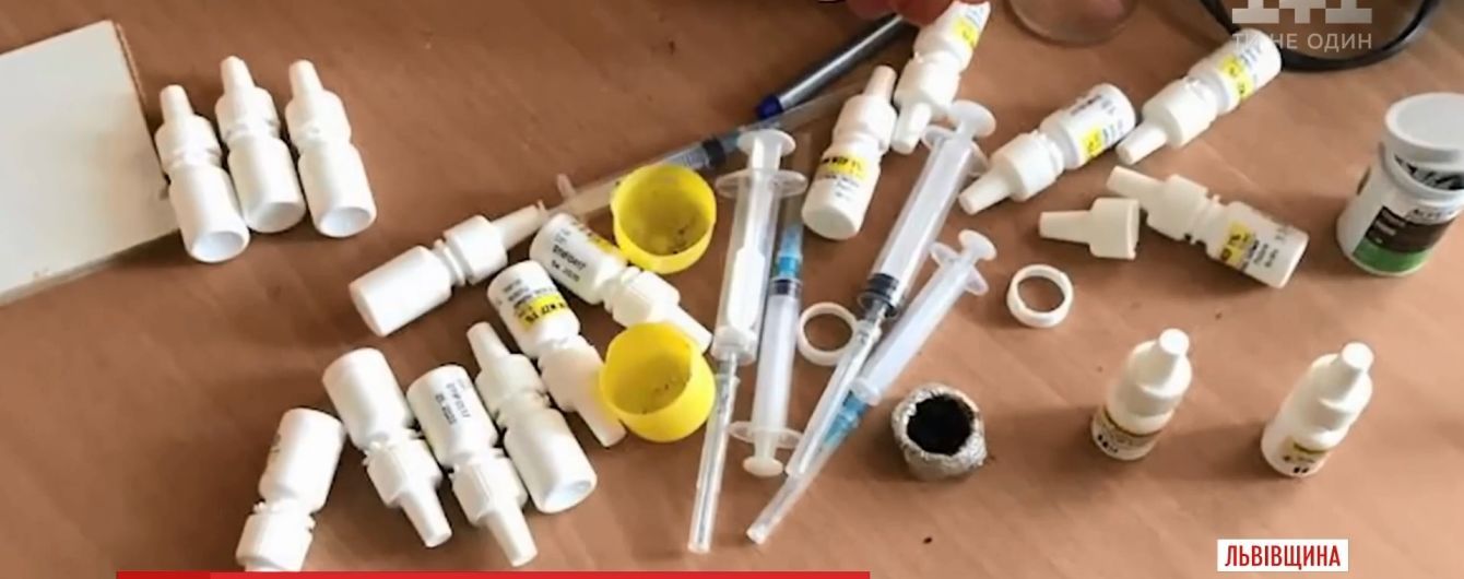 "Ходили себе скромно": в селе на Львовщине дали характеристики педагогам, которых поймали на продаже наркотиков