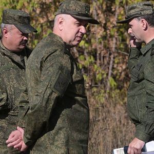 У Станиці Луганській помітили бойовиків у російській формі з невідомою символікою