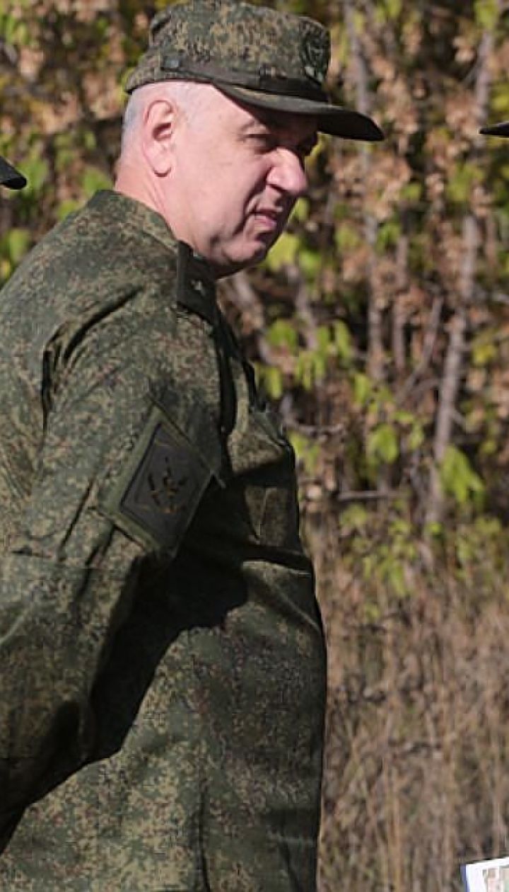 У Станиці Луганській помітили бойовиків у російській формі з невідомою символікою