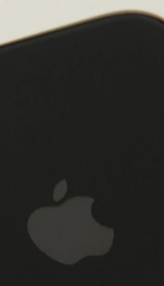 Семь владельцев IPhone подали иск в суд на компанию Apple за вмешательство в работу их телефонов