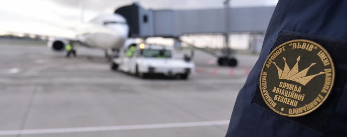 У Львові літак викотився за межі злітної смуги, аеропорт не працював