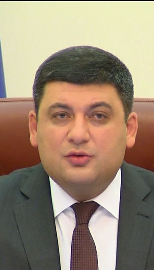Гройсман поручил подчиненным организовать лечение и финансовую поддержку освобожденным из плена