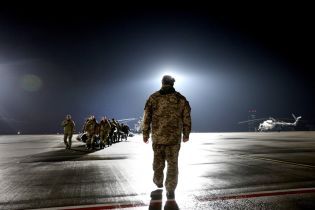 Порошенко продлил отпуска военным