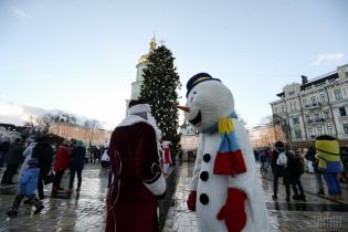 Фахівці порахували, скільки грошей українці готові витратити на новорічні стіл, подарунки та розваги