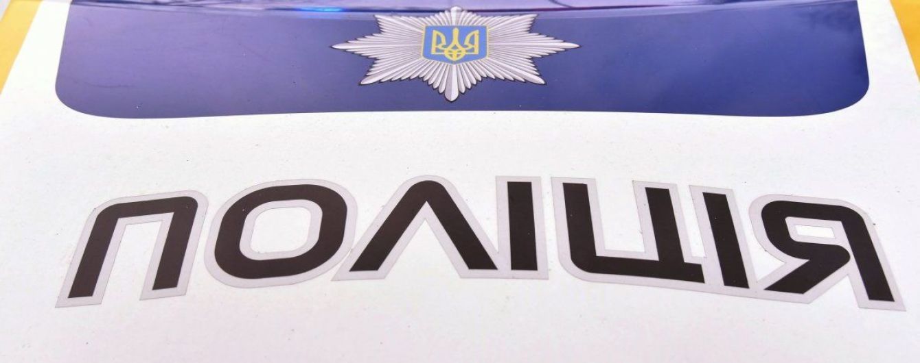 На Львівщині поліція виявила тіло чоловіка у автомобілі