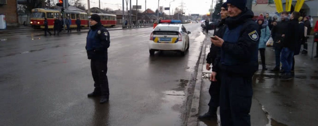 Аваков виклав окривавлене фото чоловіка, який тримав заручників у Харкові