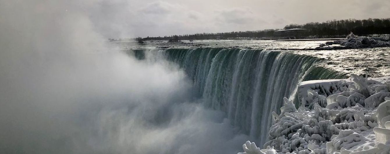 Ніагарський водоспад частково замерз через рекордний холод