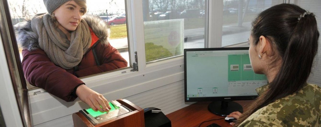 Первые две тысячи россиян уже сдали отпечатки пальцев при пересечении границы Украины