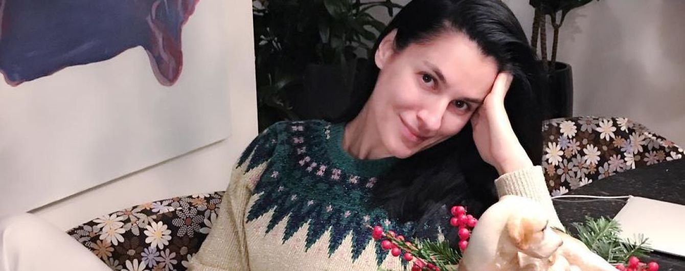 В новогоднем свитере и без макияжа: Маша Ефросинина поделилась праздничным фото