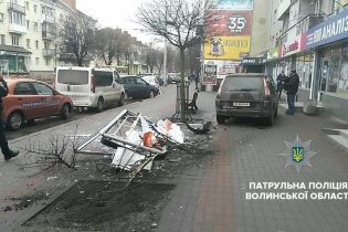 У Луцьку п'яний водій вилетів на тротуар у центрі міста