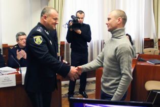 У Харкові нагородили громадян, які допомогли звільнити заручників у відділенні "Укрпошти"
