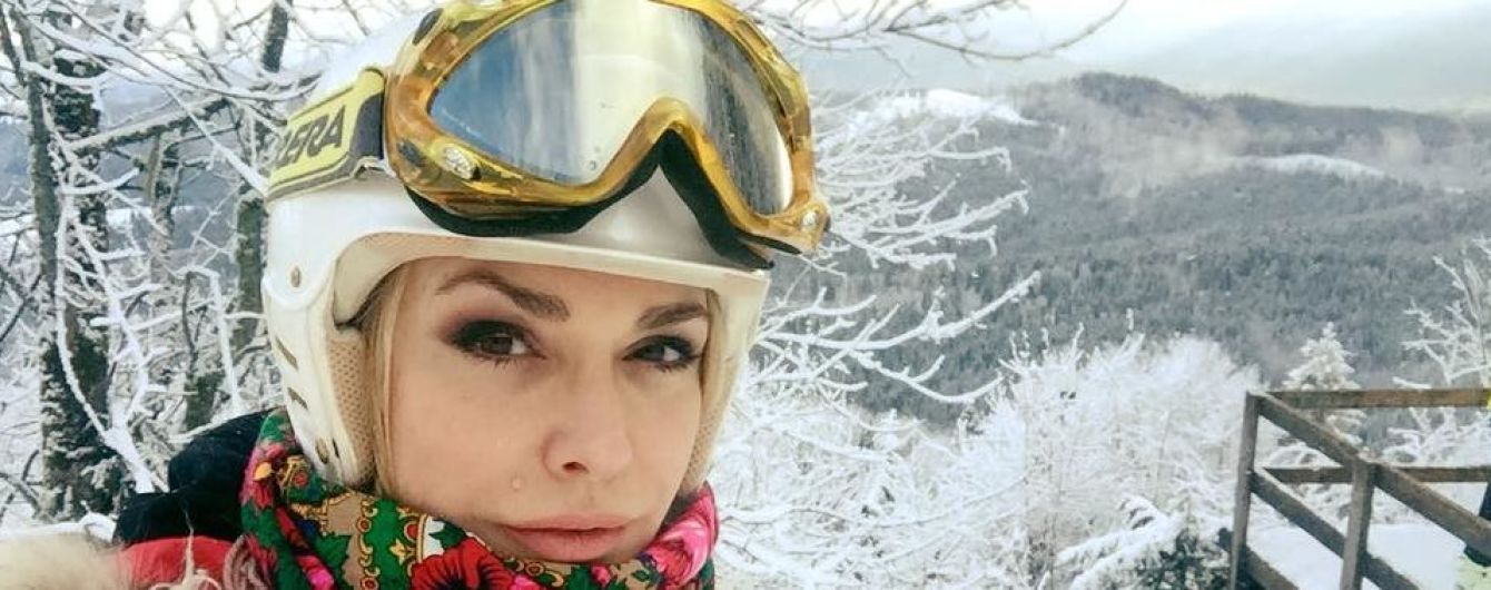 В лыжном шлеме и в украинском платке: Ольга Сумская показала, как отдыхает в Буковеле