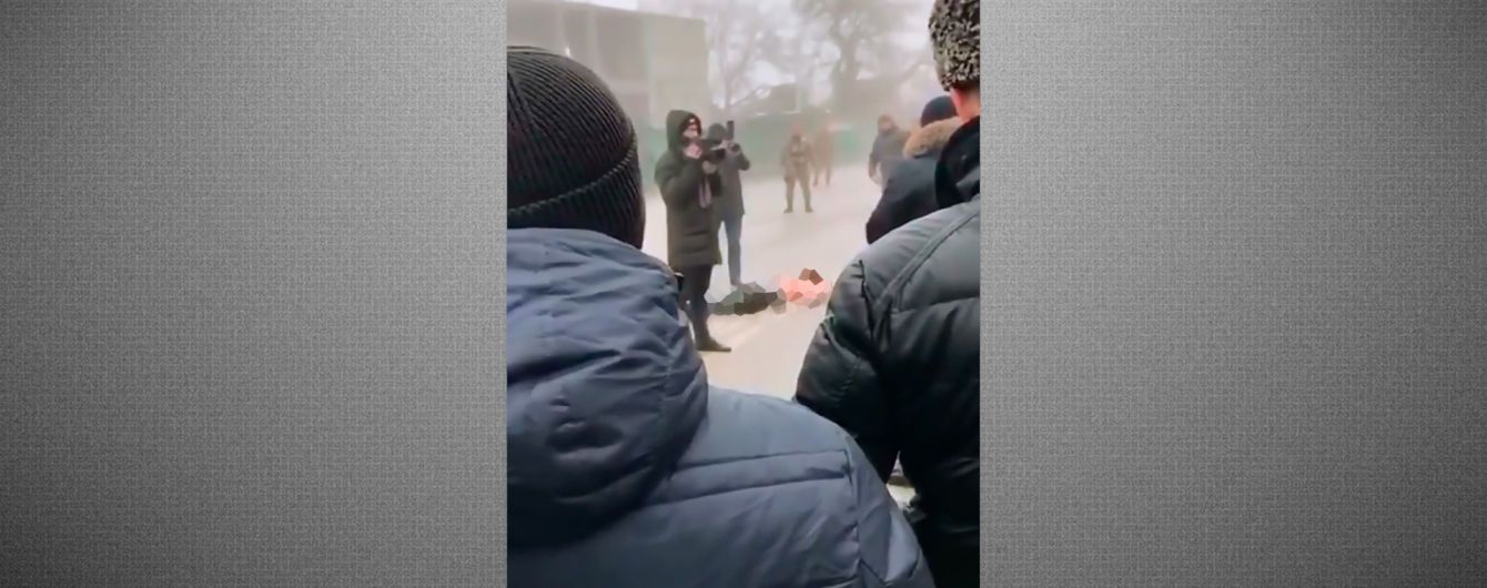 В Чечне подозреваемого в убийстве начальника полиции застрелили силовики, а тело “выставили” на площади