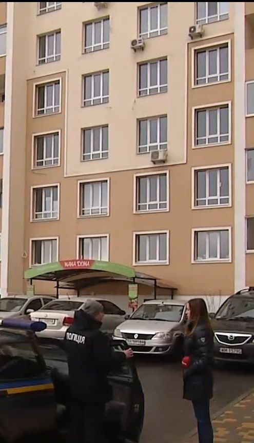 В пригороде столицы женщина, с которой издевался сожитель, выпала с третьего этажа и погибла