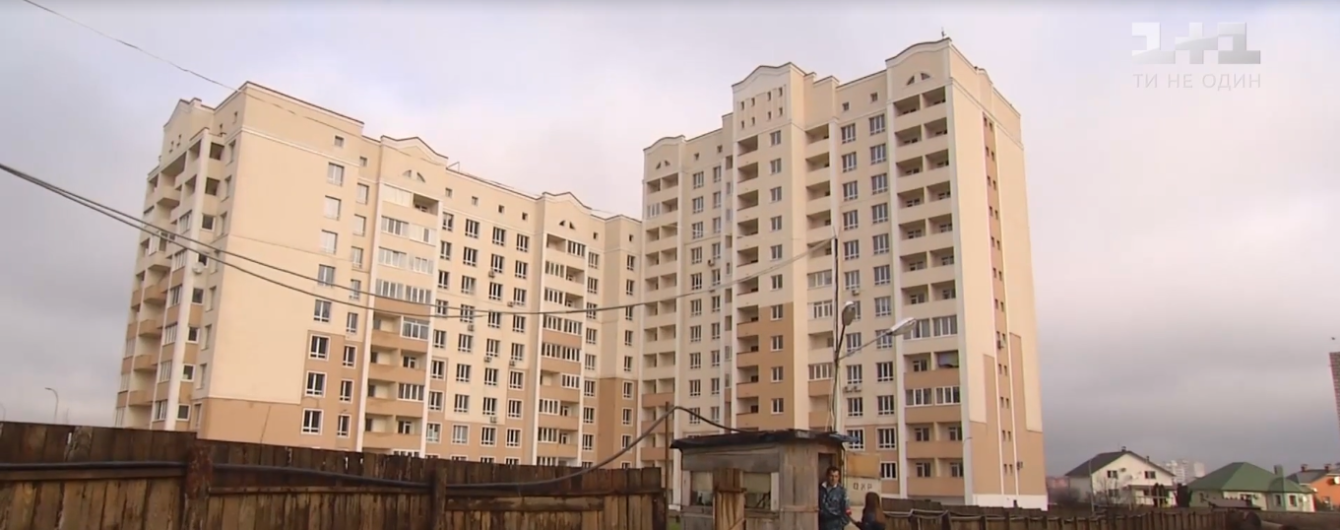 Вытолкнули из окна или заставили выброситься. На Киевщине расследуют загадочную гибель девушки