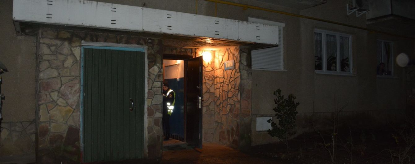 У Мукачеві вночі в під'їзді будинку зарізали чоловіка