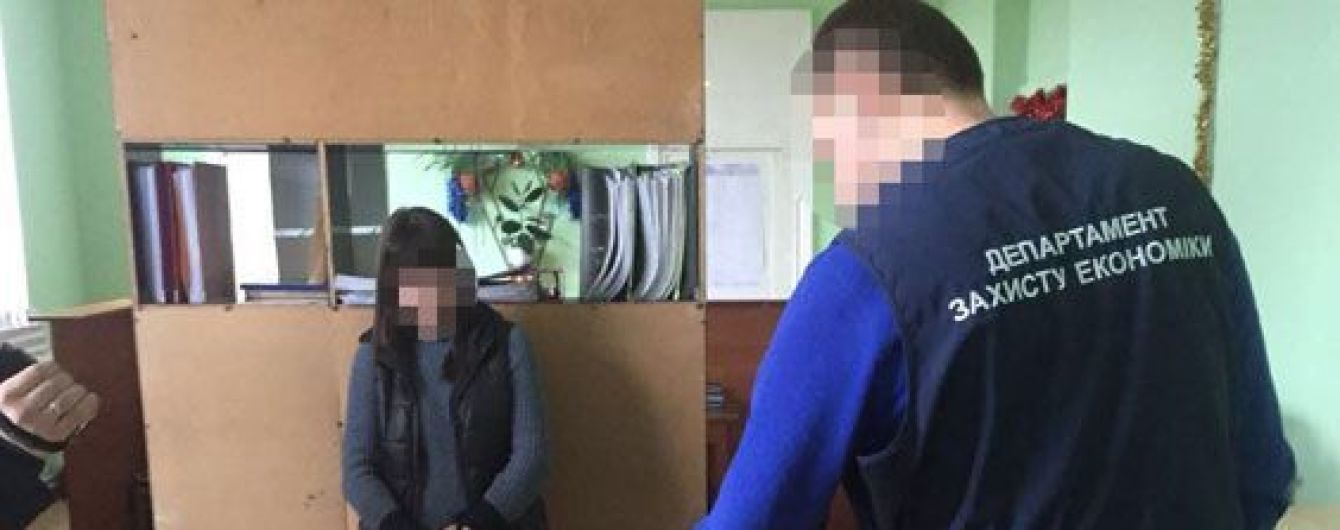 Сесія за 50 тисяч. На Луганщині заступницю декана спіймали на отриманні хабара від студентів
