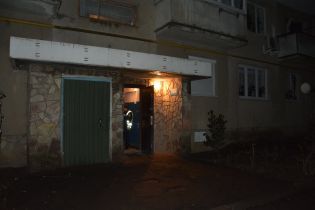 У Мукачеві вночі в під'їзді будинку зарізали чоловіка