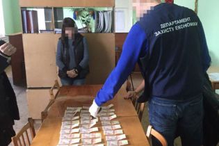Сесія за 50 тисяч. На Луганщині заступницю декана спіймали на отриманні хабара від студентів