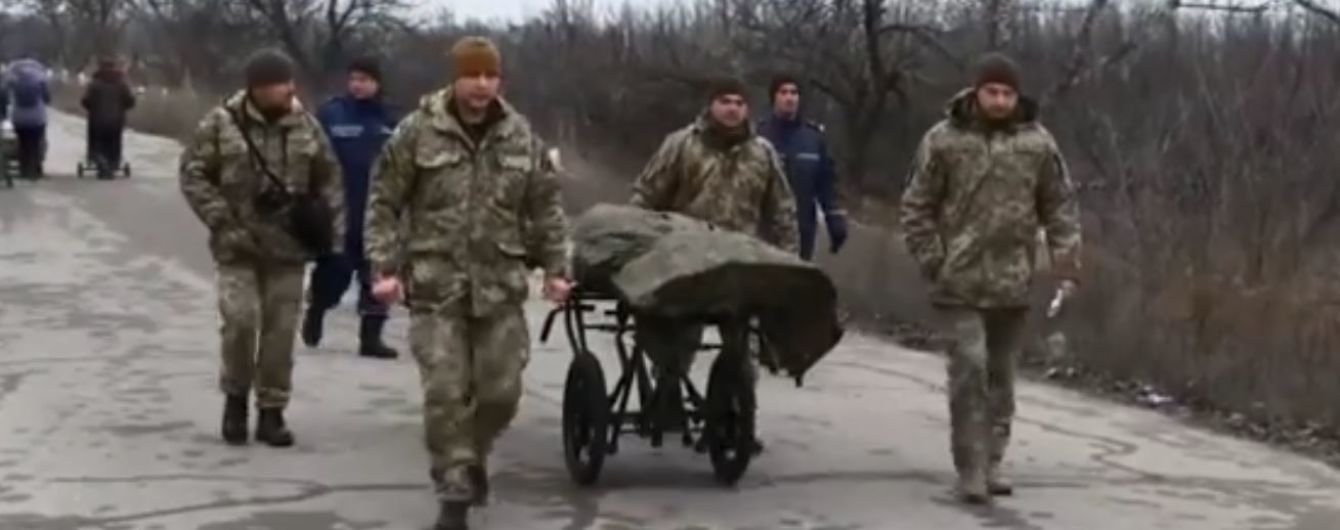 Українська сторона передала тіла загиблих бойовиків на окуповані території