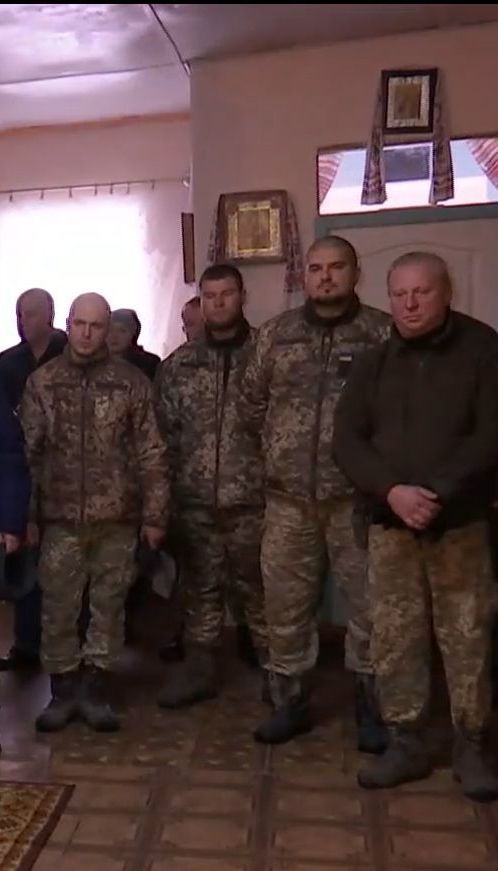 Українські бійці користуються відносним затишшям, аби відсвяткувати Різдво з усією Україною