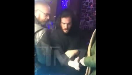 Пьяную звезду "Игры престолов" Кита Харингтона выставили из бара в Нью-Йорке