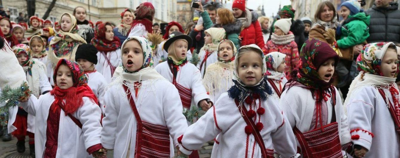 На Закарпатье двое детей отравились алкоголем во время колядования