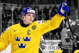 Шведский хоккеист расстроился поражением и выбросил медаль чемпионата мира-2018