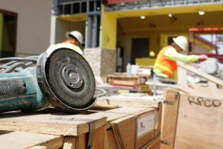 Українці отримали найбільше дозволів на роботу у Польщі: як заробітчани шукають заробіток за кордоном