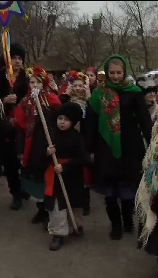 На Софійському майдані та у музеї Пирогово зустріли Різдво традиційними та сучасними колядками