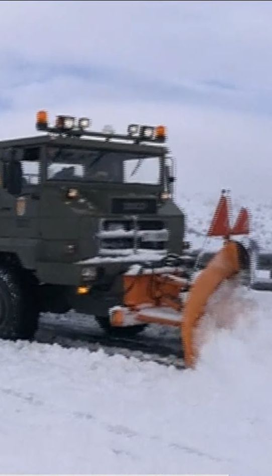 Снежная ловушка: тысячи людей более суток провели в авто, заблокированных на автострадах Испании