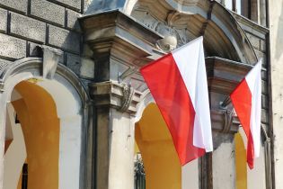"Лапы прочь от Украины". В Польше сорвали концерт военного ансамбля РФ