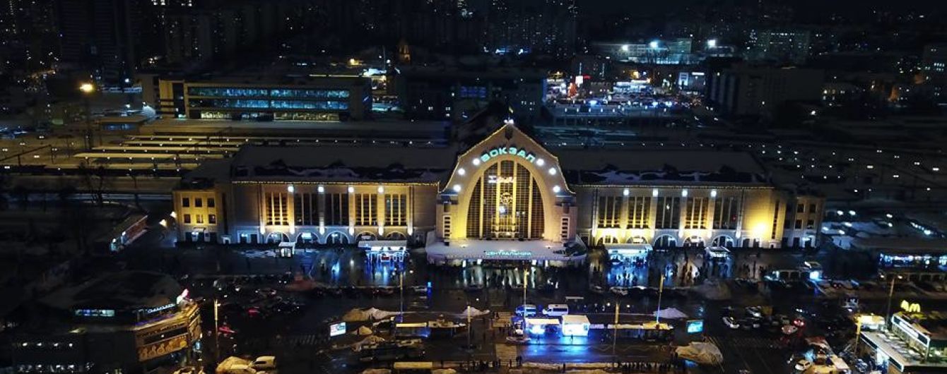 У Києві повідомили про замінування залізничного вокзалу. Всіх пасажирів евакуювали