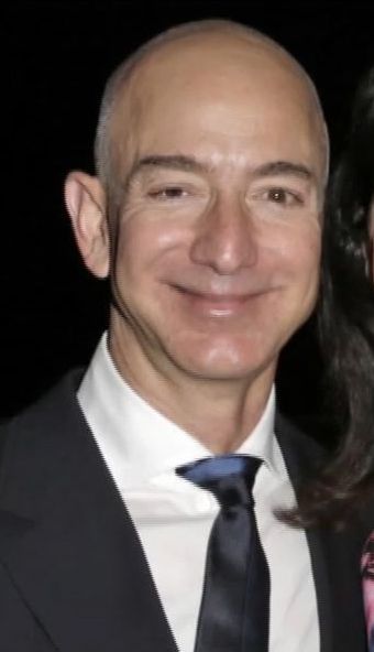 Найбагатшим чоловіком в історії людства став засновник Amazon
