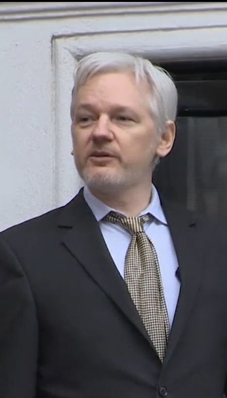 Основатель WikiLeaks Джулиан Ассанж стал гражданином Эквадора, не посещая страны