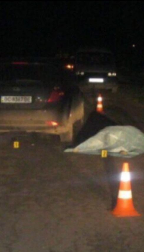 На Львівщині п'яний за кермом протаранив автомобіль та збив подружжя, яке йшло узбіччям
