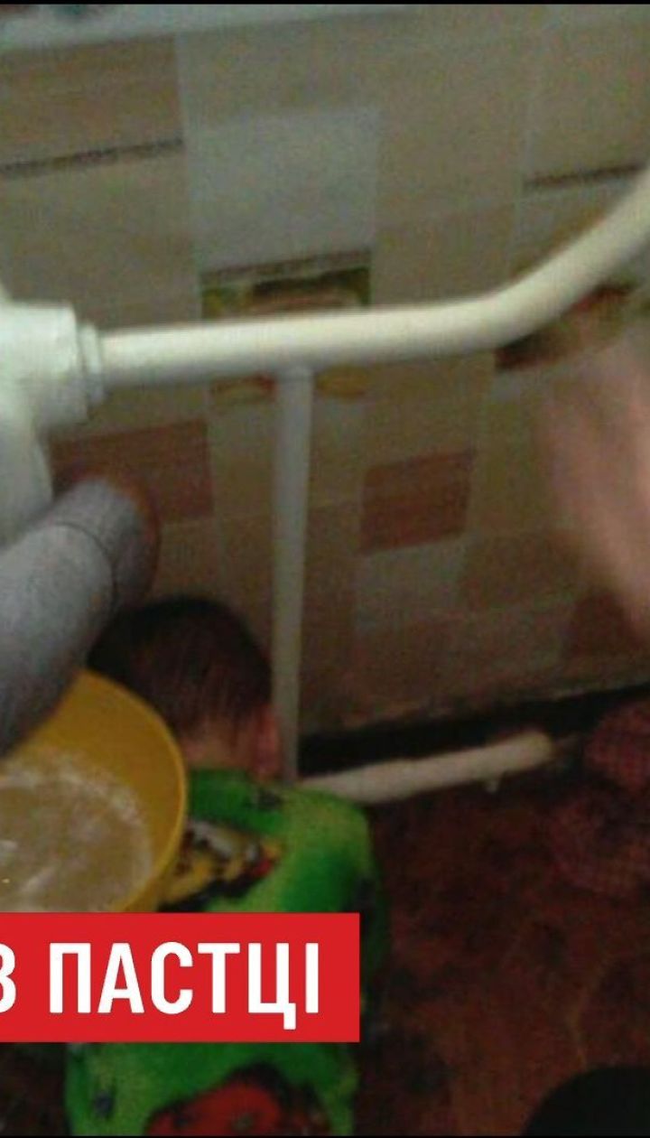 На Дніпропетровщині надзвичайники врятували хлопчика, який застряг у батареї