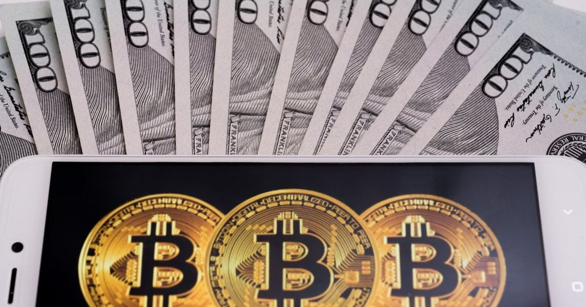 Стоимость биткоина упала ниже 6 тысяч долларов
