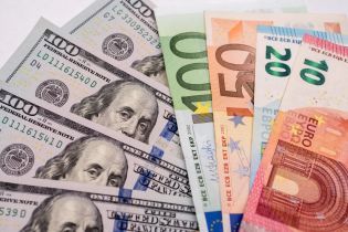 Гривна дешевеет, а евро дорожает: курсы валют Нацбанка и в обменниках 6 и 7 июля