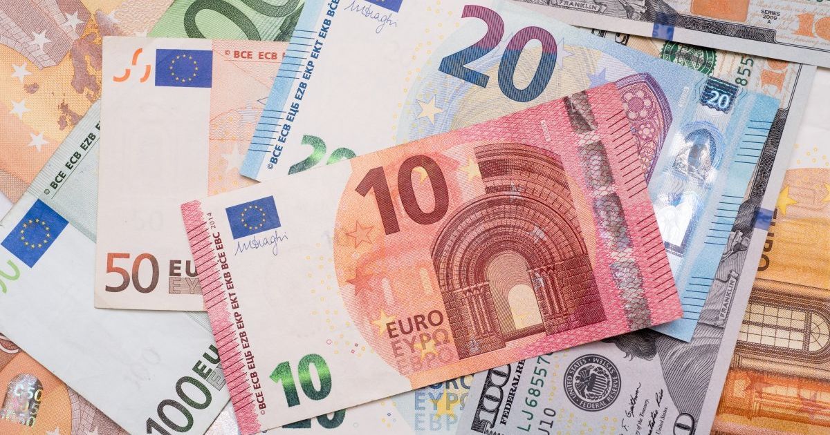 Евро подорожал сразу на полгривны в курсах Нацбанка на 16 февраля. Инфографика