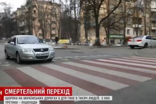 В Черновцах маршрутка сбила женщину на пешеходном переходе