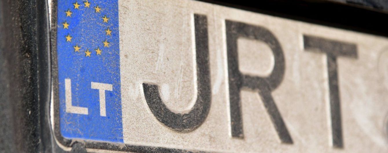 Суровое противостояние: В Тернополе владельцы евроблях отстаивали у полиции дорогой автомобиль